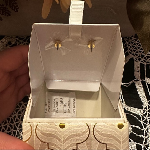 House of Harlow 1960 Gold Tone Spiral statement earring - Picture 3 of 5